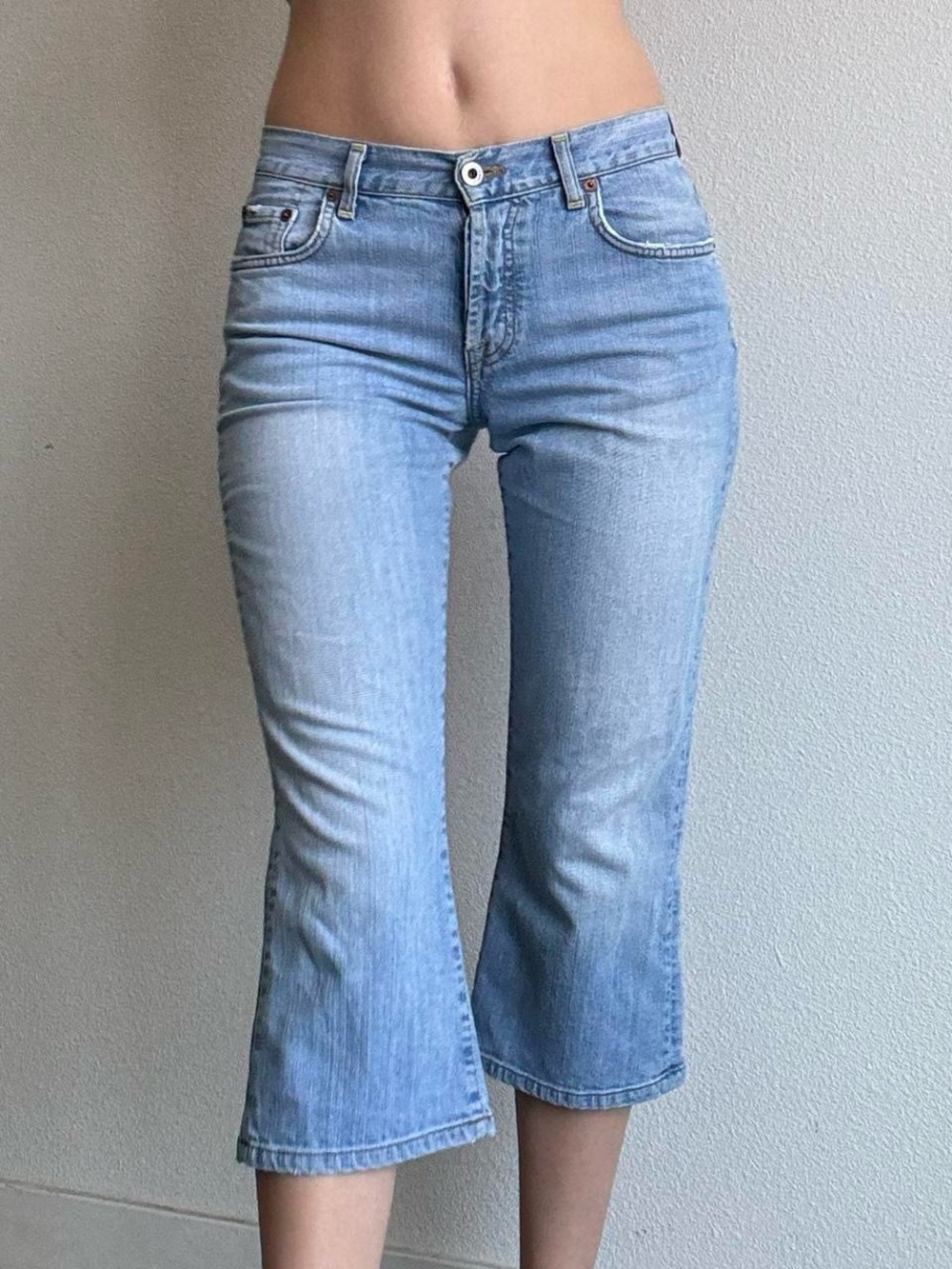 Vintage 2000’s Lucky brand light washed denim capris with slightly flared hem